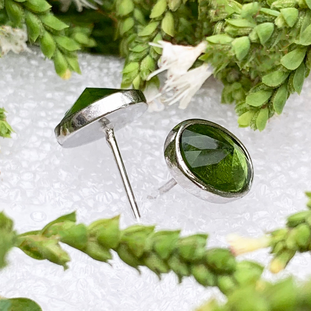 Polished Stud Earrings: Peridot