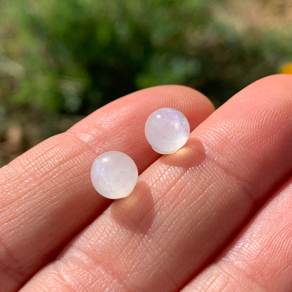 Round Stud Earrings: Quartz