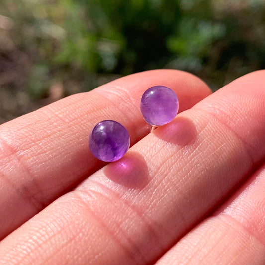 Round Stud Earrings: Amethyst