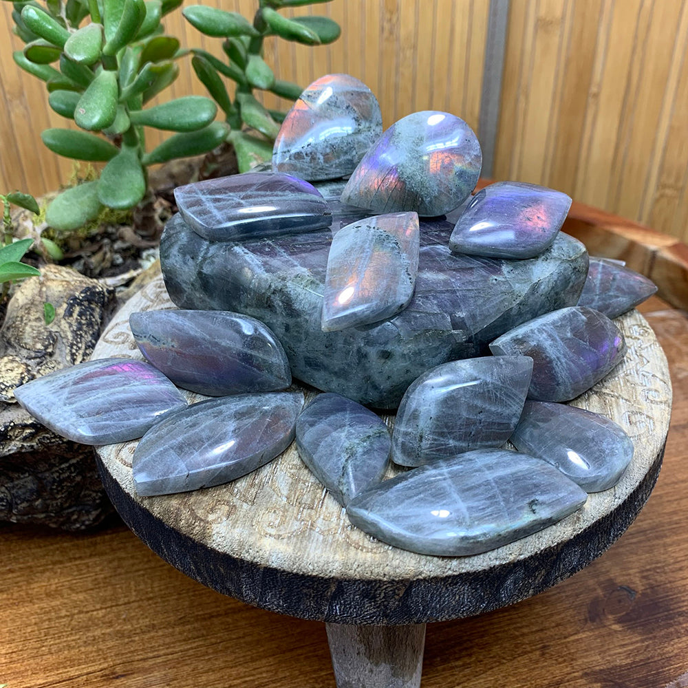 Cabochon: Labradorite Flash Purple