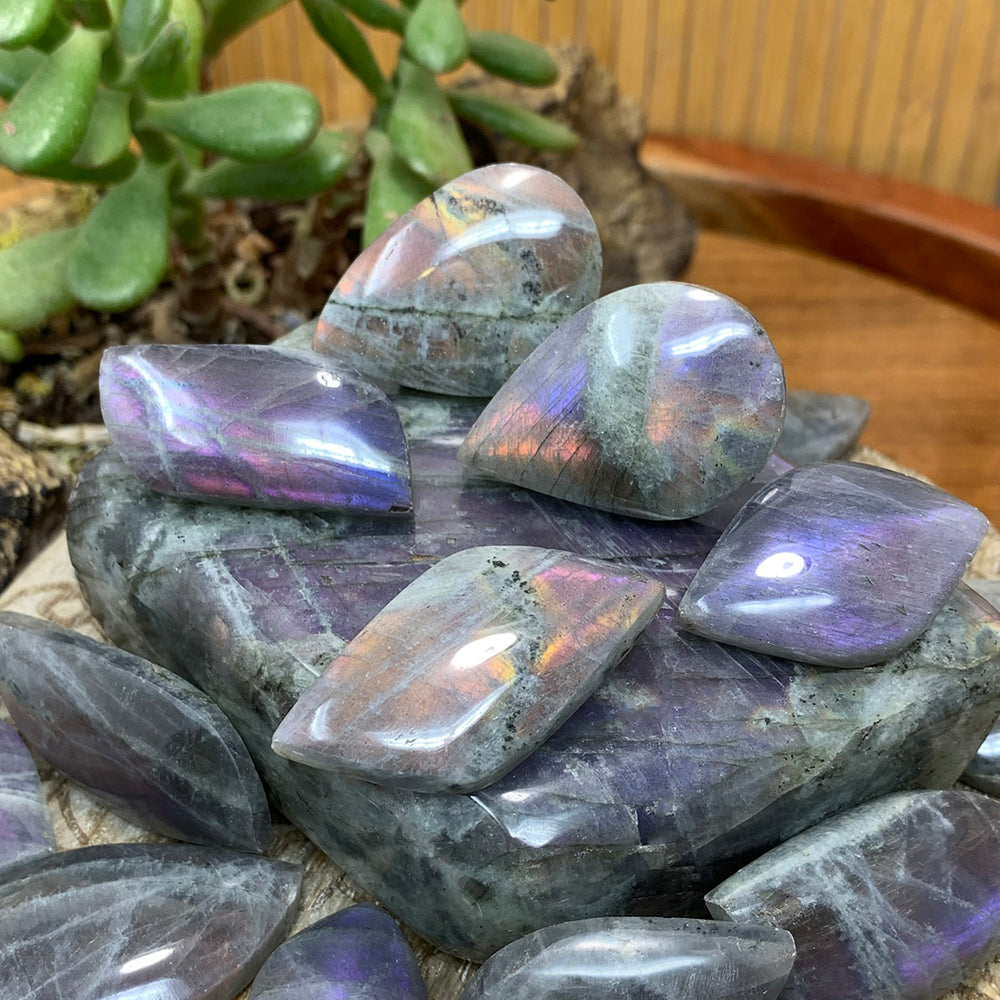 Cabochon: Labradorite Flash Purple