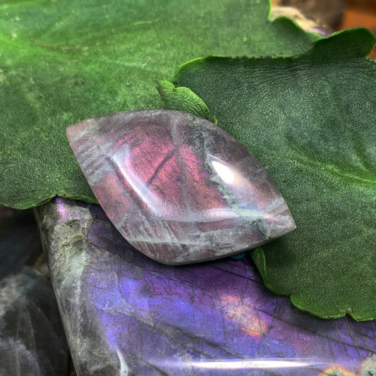 Cabochon: Labradorite Flash Purple