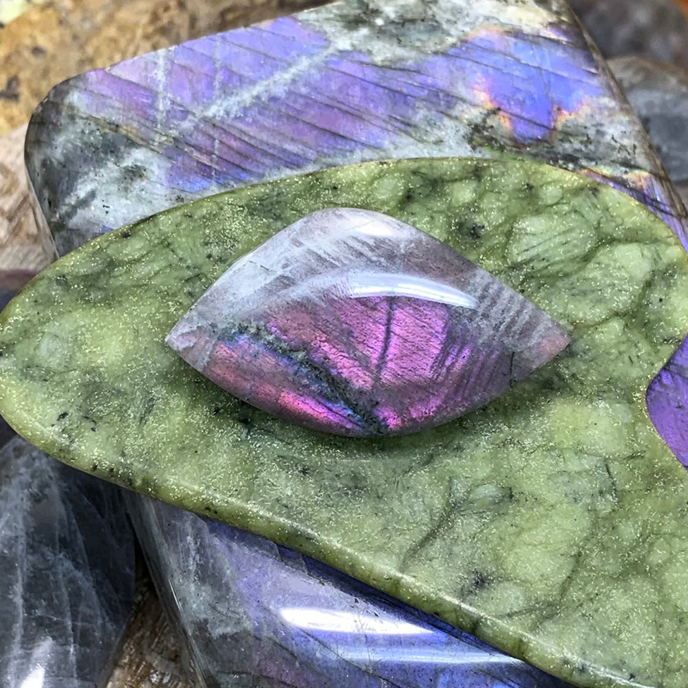 Cabochon: Labradorite Flash Purple